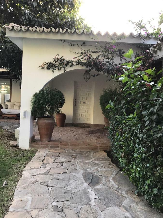 Villa With Heated Pool And Jacuzzi Close To Puerto Banus And Beach 埃斯特波纳 外观 照片